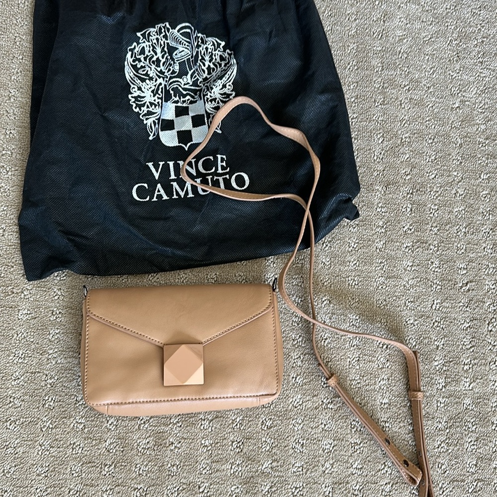 🤎 The perfect nude clutch that can also be a Crossbody bag. - Picture 2 of 5